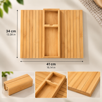 Vue de dessus de l'organisateur d'accoudoir CalmaPlateau avec ses dimensions de 34 x 41 cm, et détails de son compartiment et de ses lattes en bambou